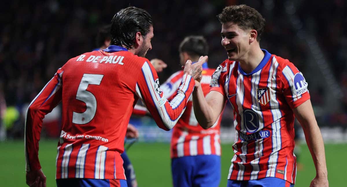 Rodrigo De Paul y Julián Alvarez, dos argentinos que están haciendo historia en el Atlético de Madrid. /REUTERS