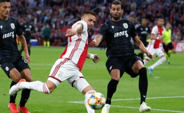 Crespo, en un partido de Champions League frente al Ajax.  Relevo