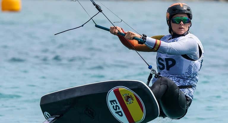 Gisela Pulido navega en Marsella durante los Juegos Olímpicos de 2024.
