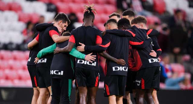 El Athletic busca la normalidad en su semana más movida: el cariño de Valverde con Berenguer como ejemplo de unión