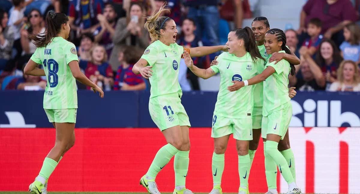 Las jugadoras del Barça celebrando un gol ante el Levante. /EFE