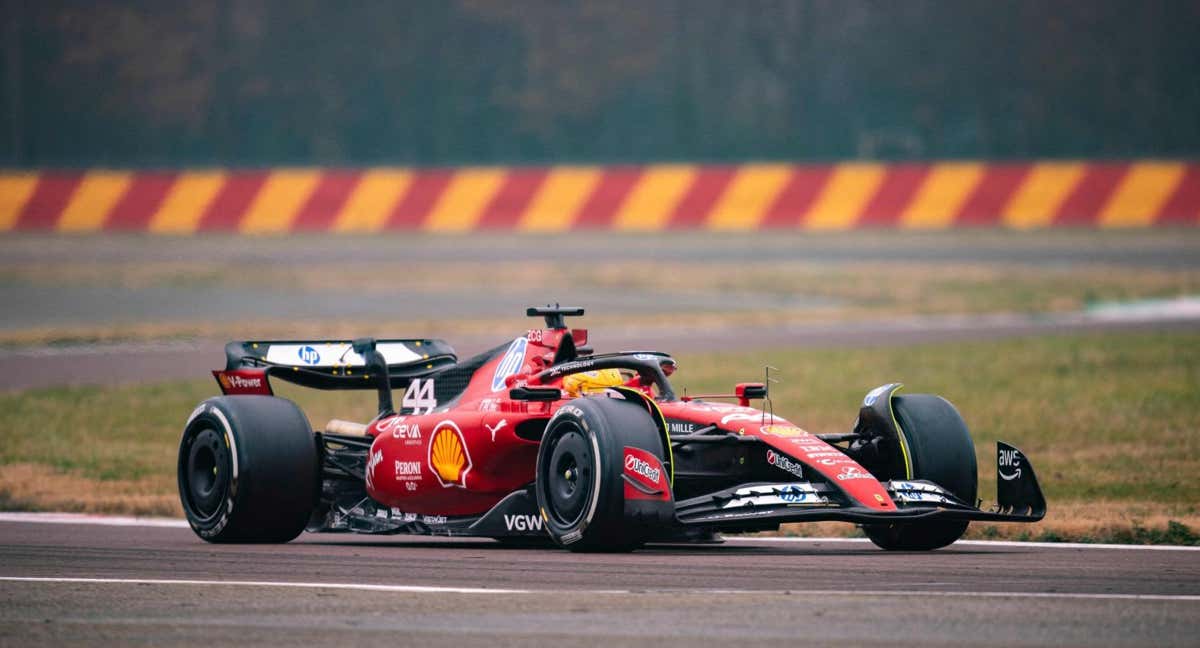 Lewis Hamilton a los mandos del SF-23.