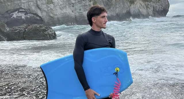 Armide Soliveres, el primer español campeón mundial  de bodyboard que también salva vidas: “Mi mayor ola fueron las 12 horas diarias en el hospital”
