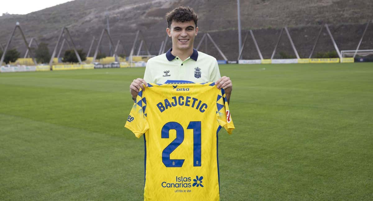 Bajcetic posa como jugador de Las Palmas. /UD Las Palmas