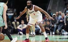 James Harden deja atrás su fama de 'chupón' y alcanza las 8.000 asistencias en su carrera NBA