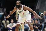 James Harden deja atrás su fama de 'chupón' y alcanza las 8.000 asistencias en su carrera NBA