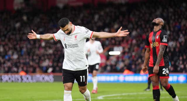 Iraola no puede frenar a un decisivo Salah, que ya acecha al ‘Kun’ Agüero