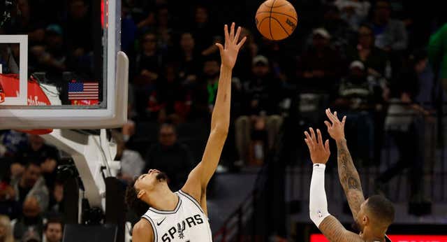 Victor Wembanyama despliega sus alas por encima de los 3,30 y confirma la invasión alienígena de la NBA