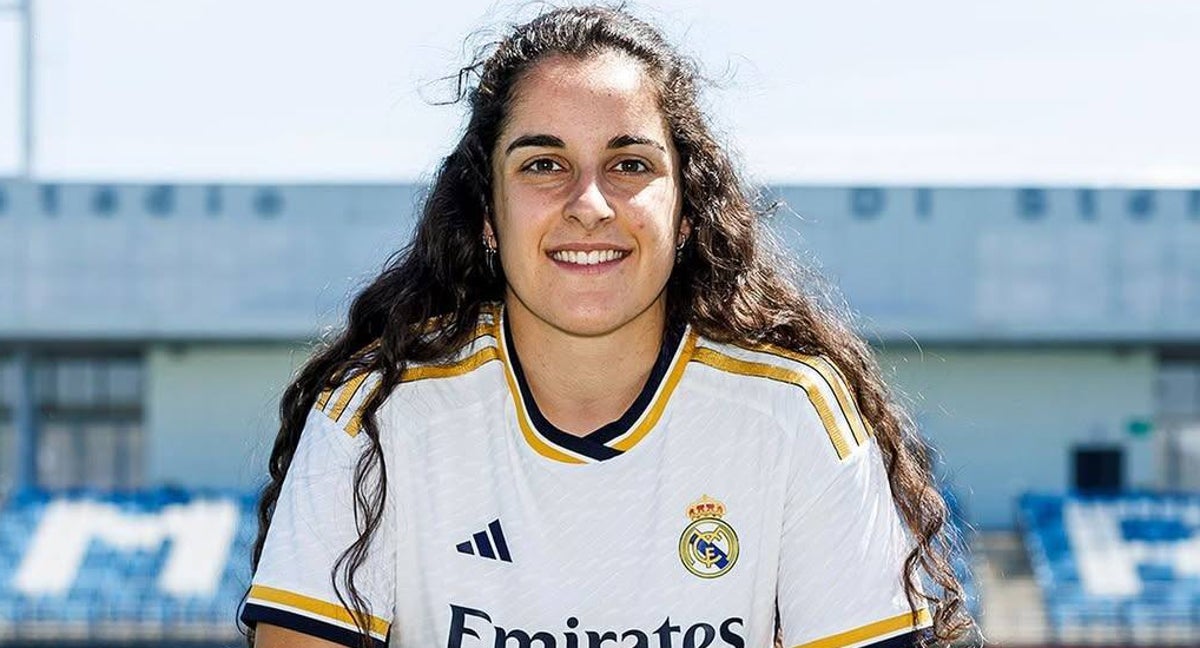 Oihane Hernández, jugadora del Real Madrid, durante su presentación con el club blanco en el Alfredo Di Stéfano.