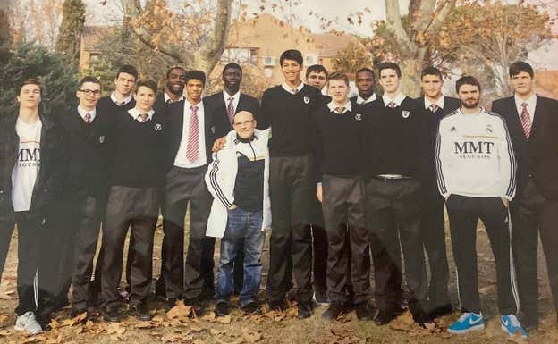Luka Doncic junto a sus compañeros de promoción. Paco Carreño