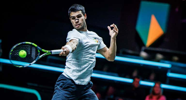 Carlos Alcaraz, durante un entrenamiento en el ATP 500 de Rotterdam.