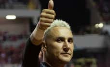 Keylor Navas debuta con victoria en Newell's y Cavani marca con Boca