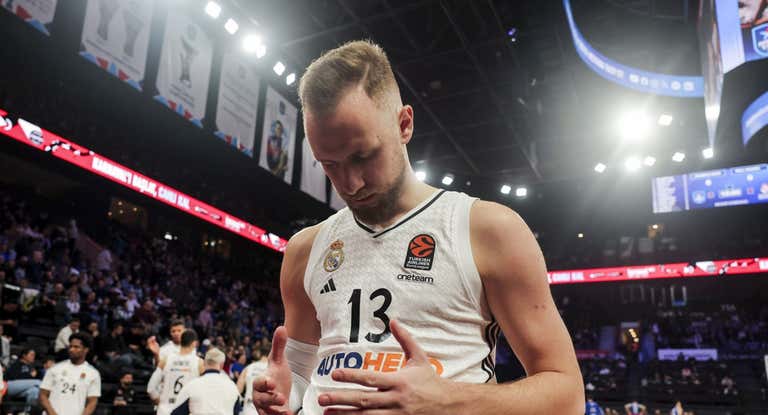 Dzanan Musa durante el partido ante Anadolu Efes.
