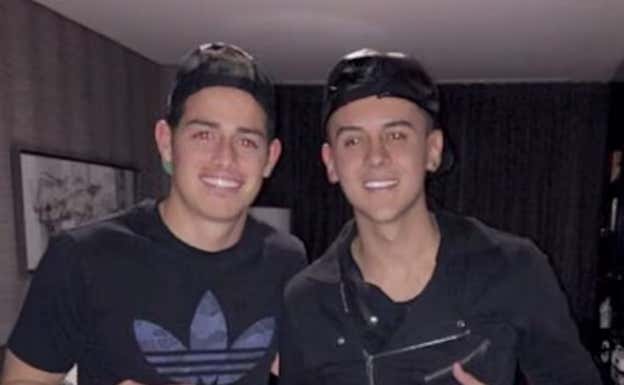Kevin Roldán, junto a James Rodríguez. INSTAGRAM