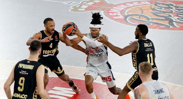 Baskonia nada a contracorriente, pero muere en la orilla contra el Mónaco