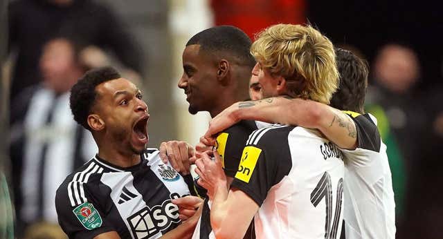 Isak lidera al Newcastle contra el Arsenal y saca billete para otra final de Copa de la Liga