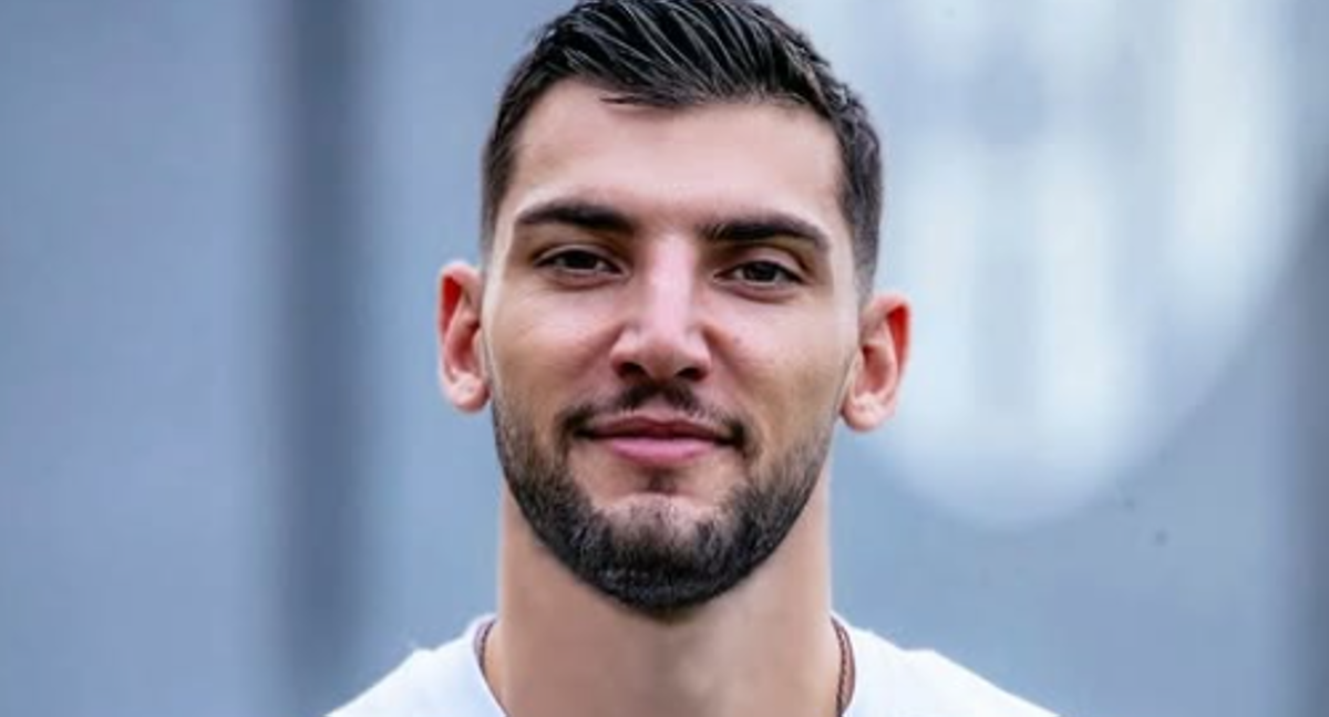 Rafa Mir con el Valencia. /Valencia C.F