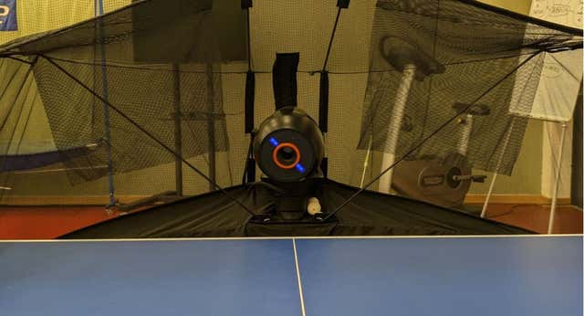 Un robot chino que no falla un golpe se convierte en el mejor aliado del tenis de mesa español: “Le queríamos poner Manolo…”