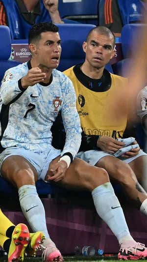 Pepe y Cristiano comparten banquillo en la Eurocopa.  EFE