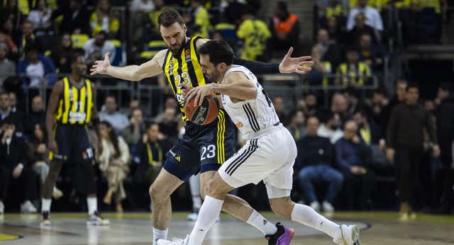 El Real Madrid confirma su semana negra en Estambul