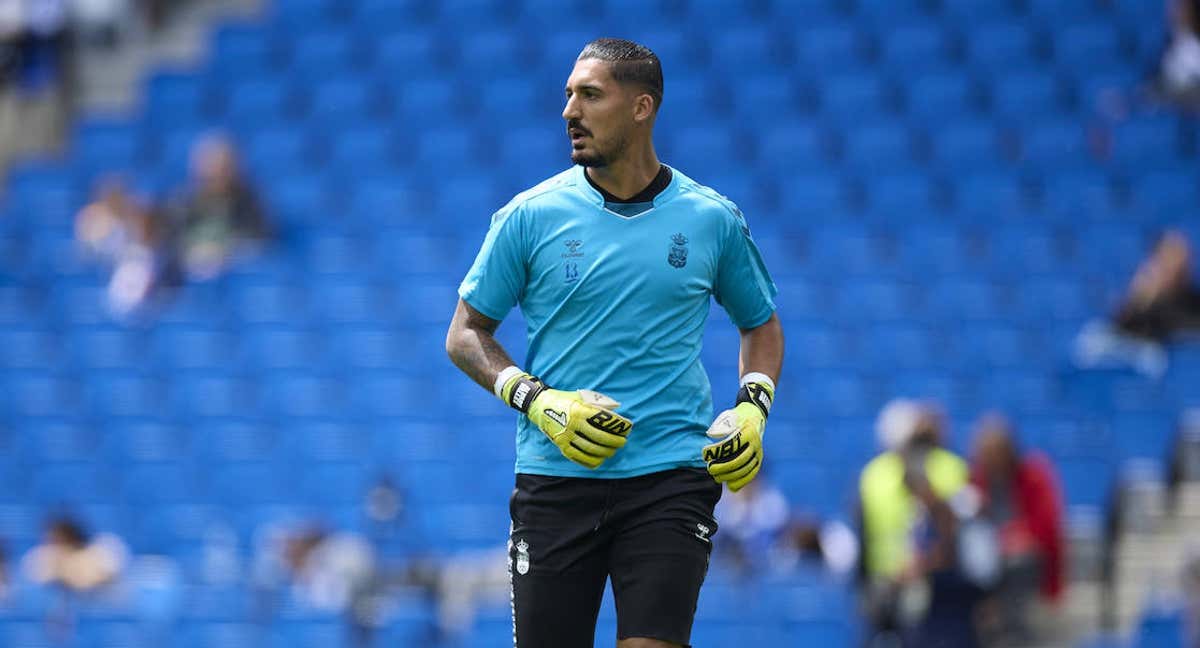 Álvaro Valles, en un calentamiento con la UD Las Palmas.