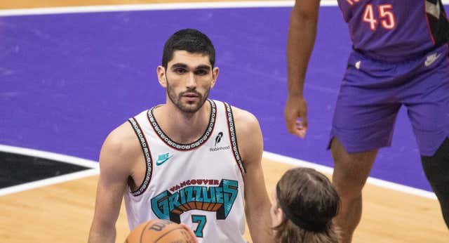 Memphis Grizzlies ‘sacrifica’ a una de sus estrellas para poder renovar a Santi Aldama