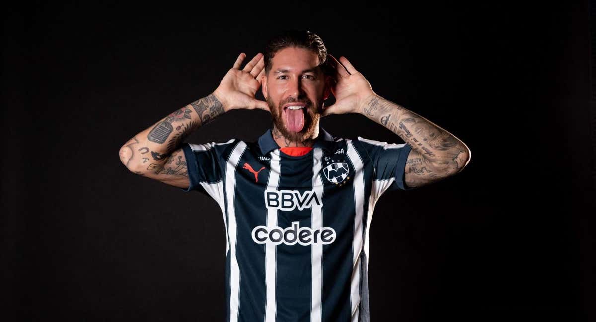 Sergio Ramos con la camiseta de Rayados de Monterrey.  /AFP