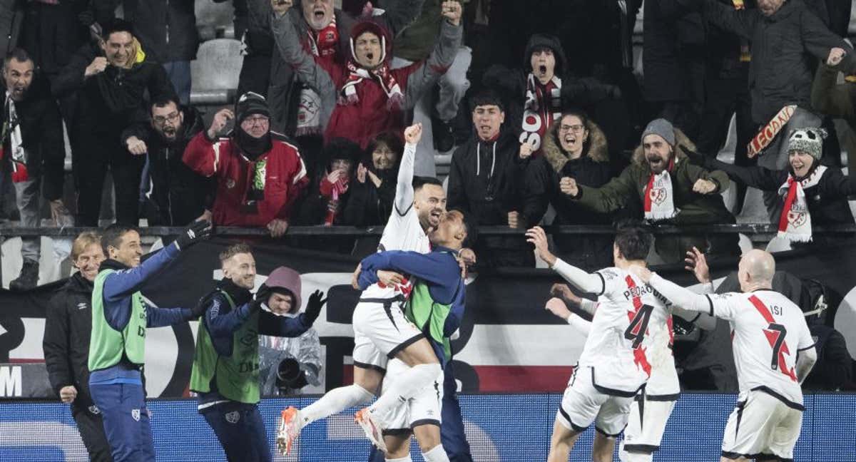 Los jugadores del Rayo celebran su gol al Real Valladolid./LALIGA