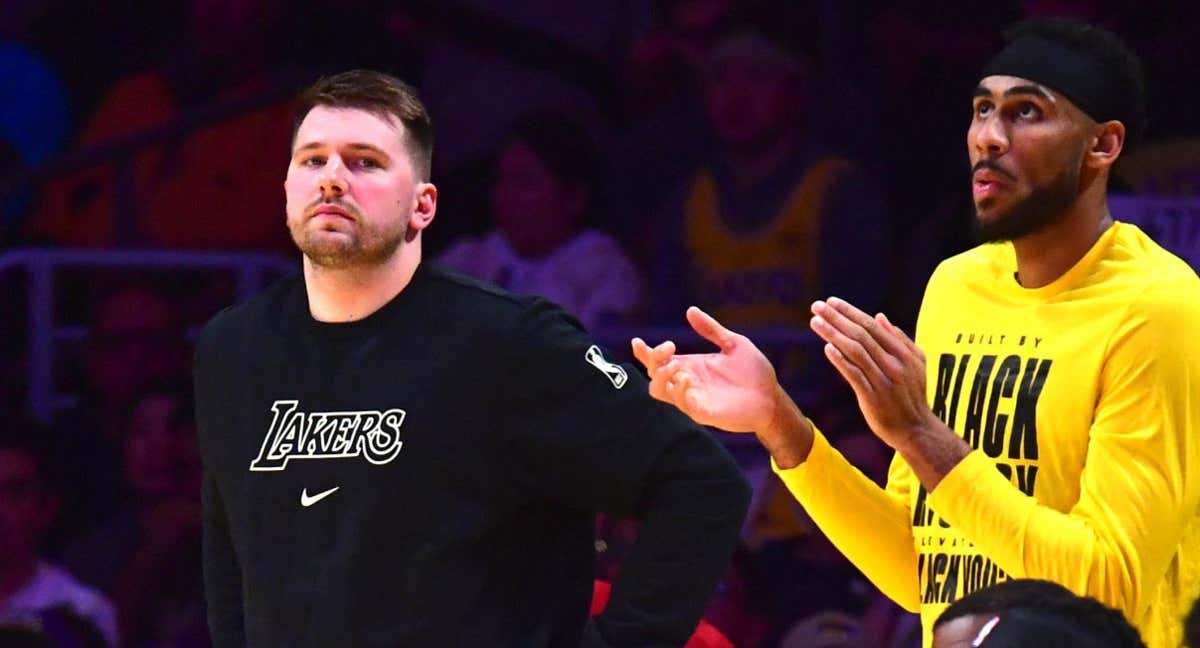 Luka Doncic en su primer partido en el banquillo de los Lakers./Reuters