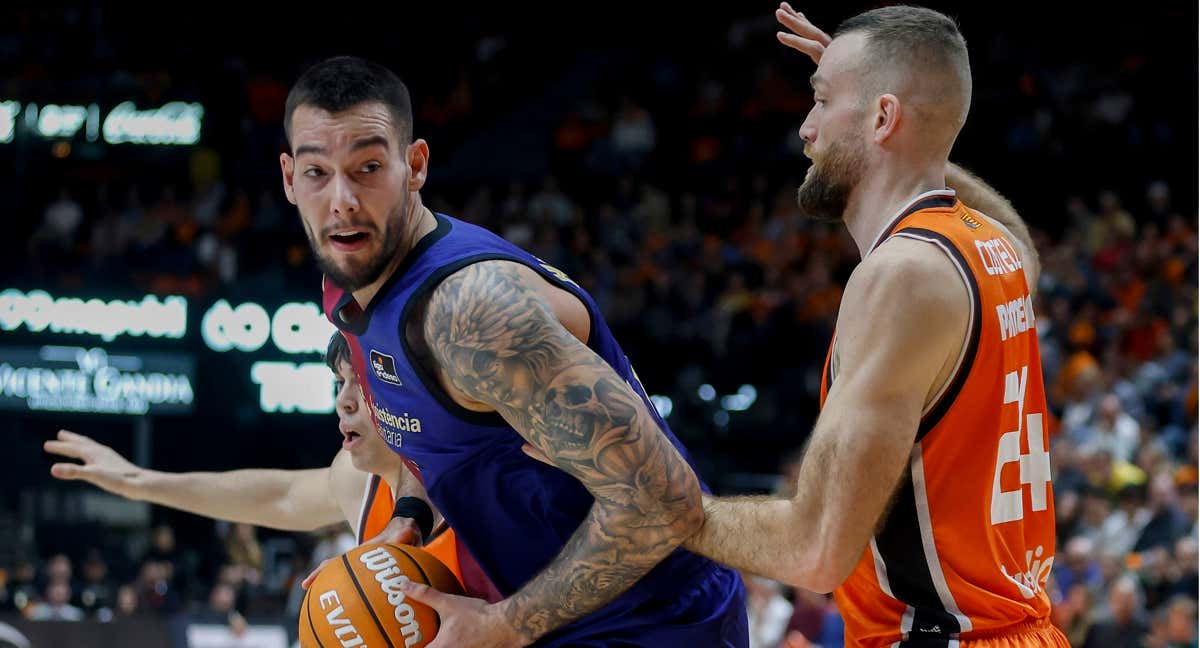 Willy Hernangómez y Costello durante el partido./EFE.