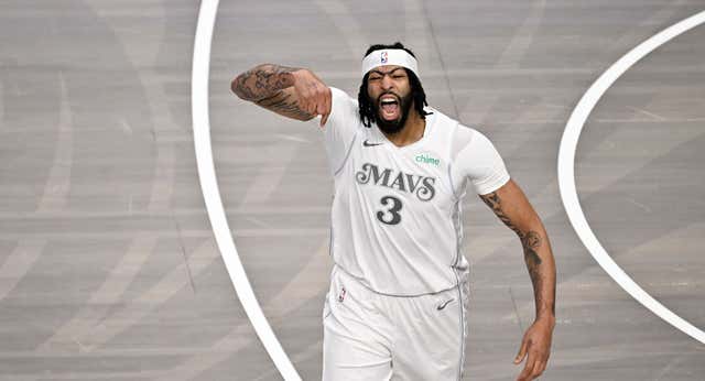 Anthony Davis grita “¡Estoy aquí!” en el ‘funeral’ de Luka Doncic y luego se lesiona