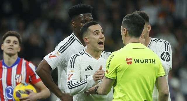 Lucas Vázquez tira del freno de mano cuando le preguntan por el árbitro: “Nos pueden sancionar y no merece la pena”