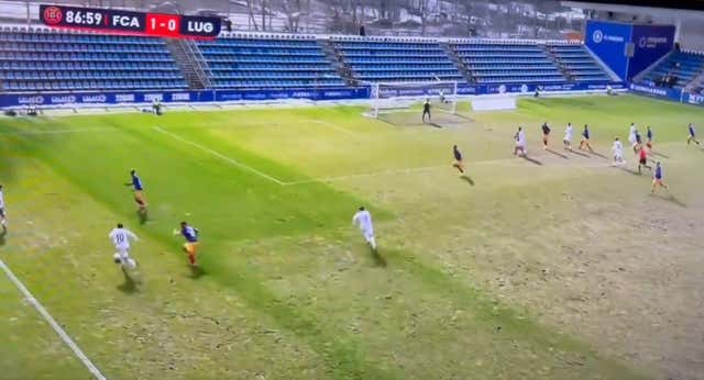 El frío y la nieve recrudecen el conflicto entre Gerard Piqué, el rugby y el Gobierno de Andorra por el estado del césped: “Es una pista de patinaje”