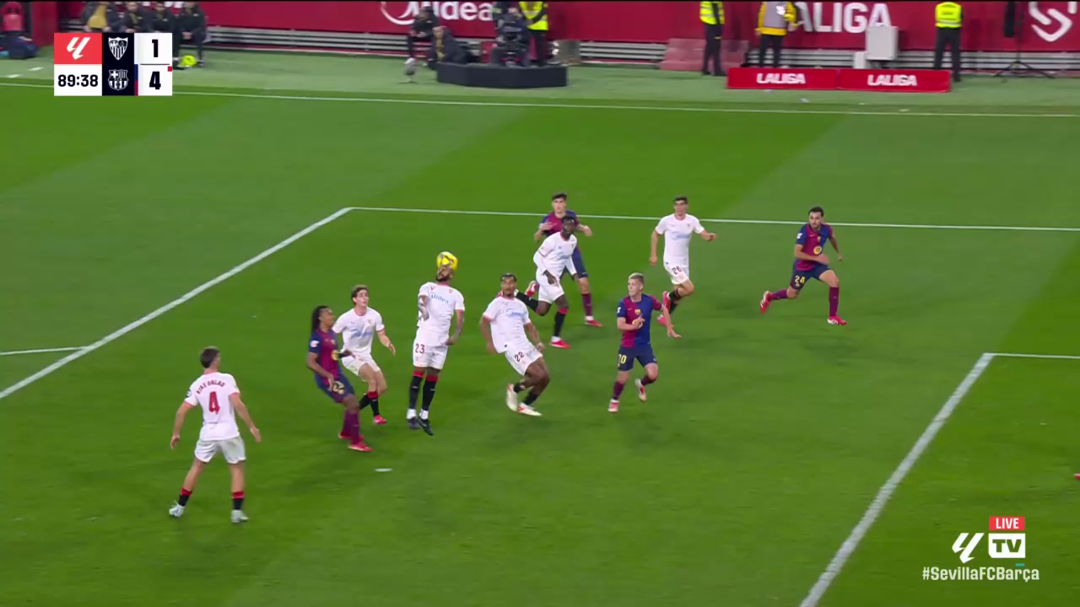 Momento en el que Marcao toca la pelota antes del remate de Eric García.  Wyscout