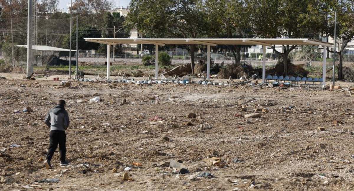 El campo de fútbol del Alfafar, uno de los más destrozados por la DANA y que el Villarreal CF medita restaurar.