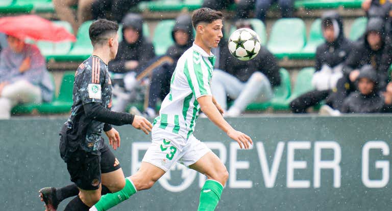 Arenas, durante un lance del Betis-Bayern de la Youth League.