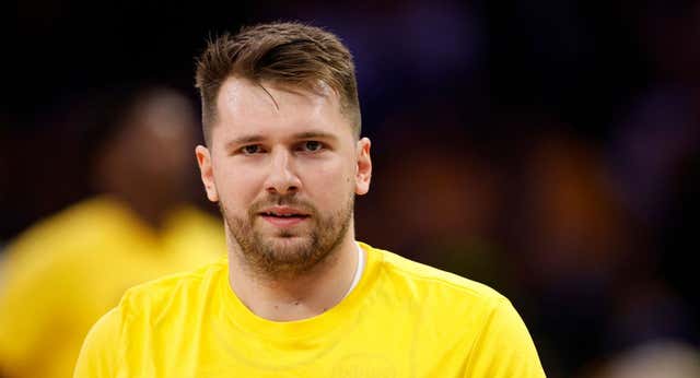 El “ruido” y los focos no despistan a Luka Doncic en su estreno con los Lakers: “Fue un momento especial”