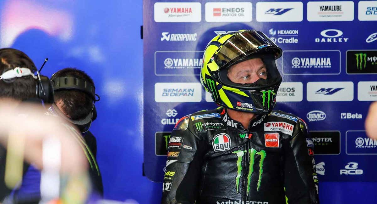 Valentino Rossi en el box. /MotoGP