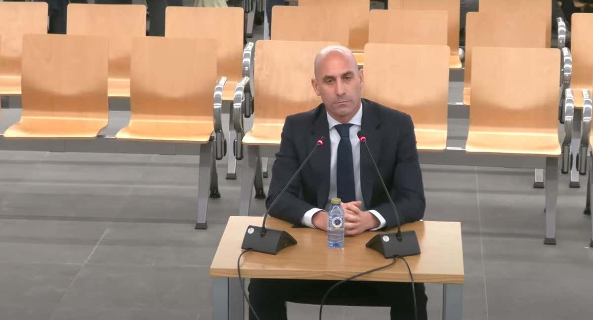 Luis Rubiales, en el momento de declarar en la Audiencia Nacional. /Señal de TV de la Audiencia Nacional.