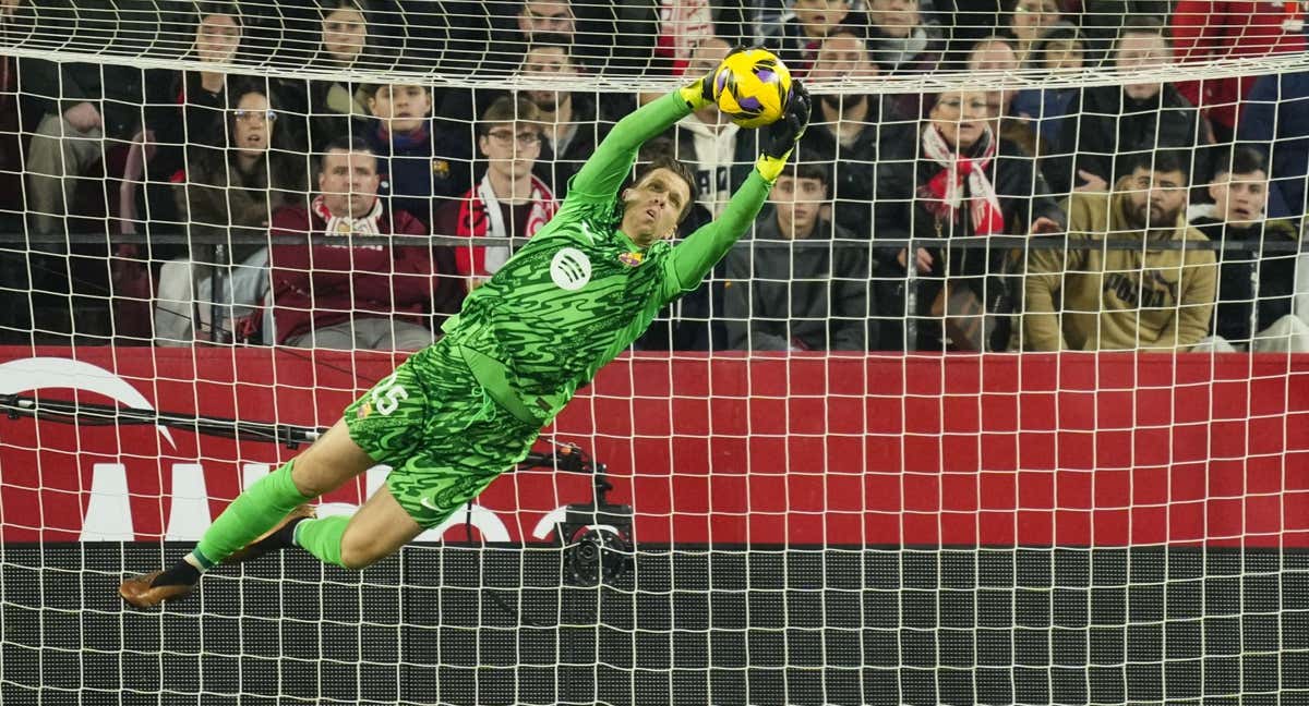 Szczesny encajó un gol en la visita a Sevilla./AFP