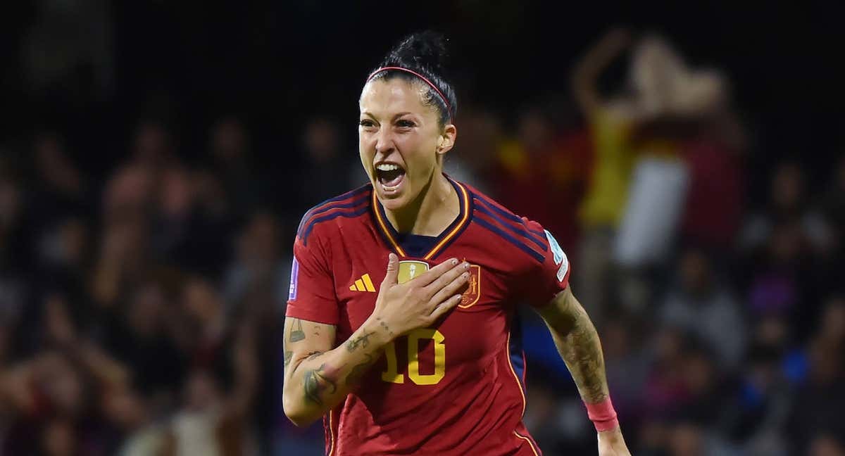 Jenni Hermoso, jugadora de la Selección, celebra un gol con España. /GETTY