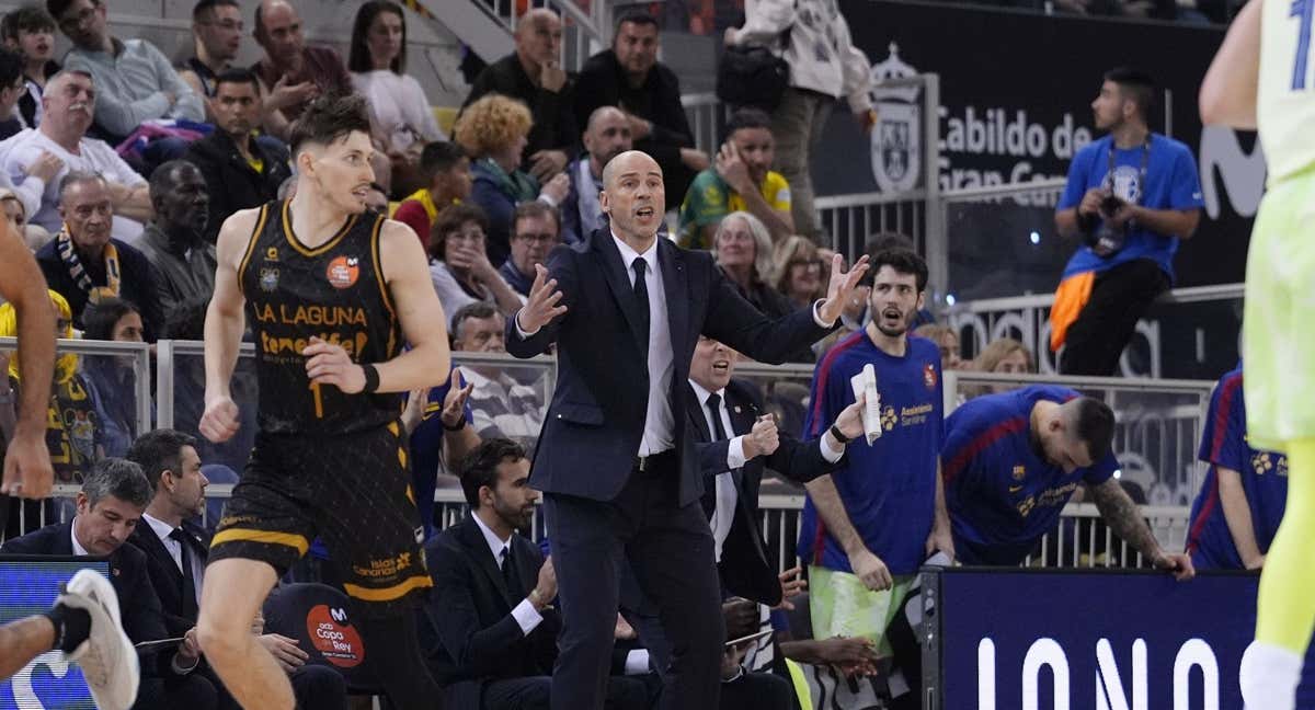 Joan Peñarroya durante el partido ante La Laguna Tenerife. /ACB PHOTO/MARIANO POZO