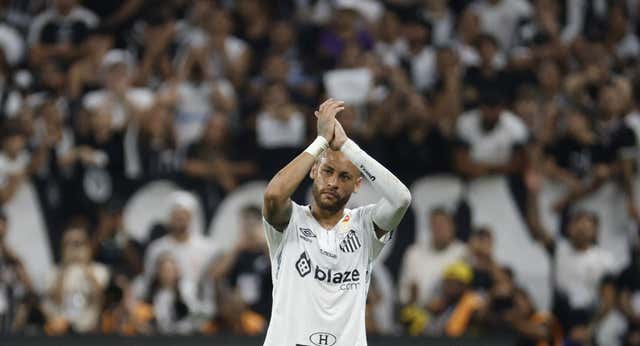 Neymar se reencuentra con la dura realidad del fútbol en Brasil: “La pelota es muy mala”