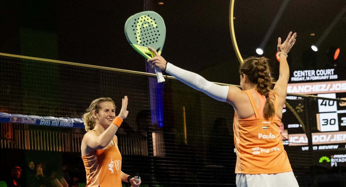 Ari Sánchez y Paula Santamaría celebran su clasificación para semifinales./PREMIER PADEL