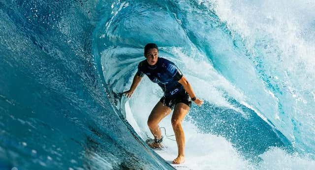 La surfista LGTBI Tyler Wright competirá en Emiratos tras recibir garantías de seguridad