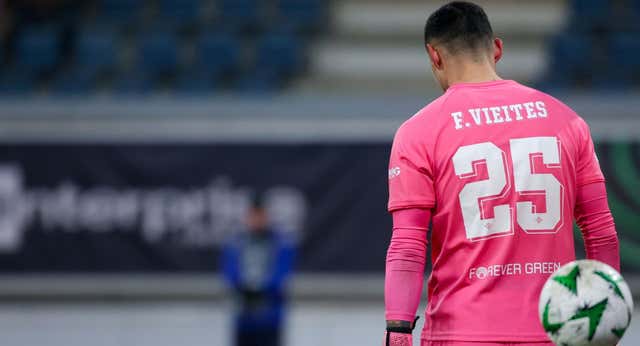 Los 21 segundos con los que el Betis recordó al mundo la regla que nunca se aplica y que ya persigue IFAB
