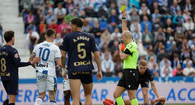 El Alavés estalla contra el arbitraje: «Nuestro equipo, nuestra afición y nuestros valores merecen competir en condiciones de plena igualdad»