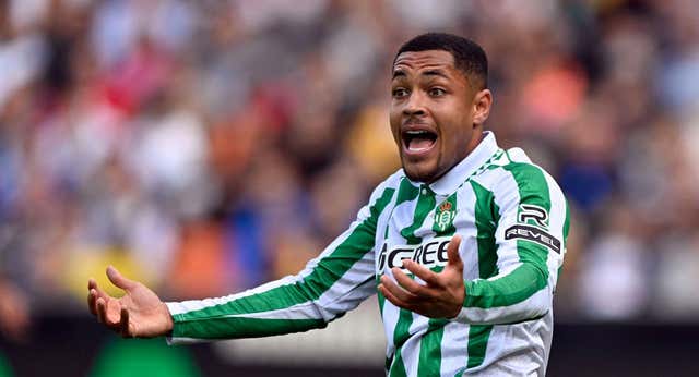 Pellegrini mete ‘en la película’ del Betis a Vítor Roque: “Es un jugador más del plantel, hay momentos mejores y peores”