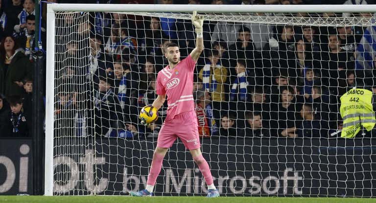 Joan García ante la Real Sociedad.