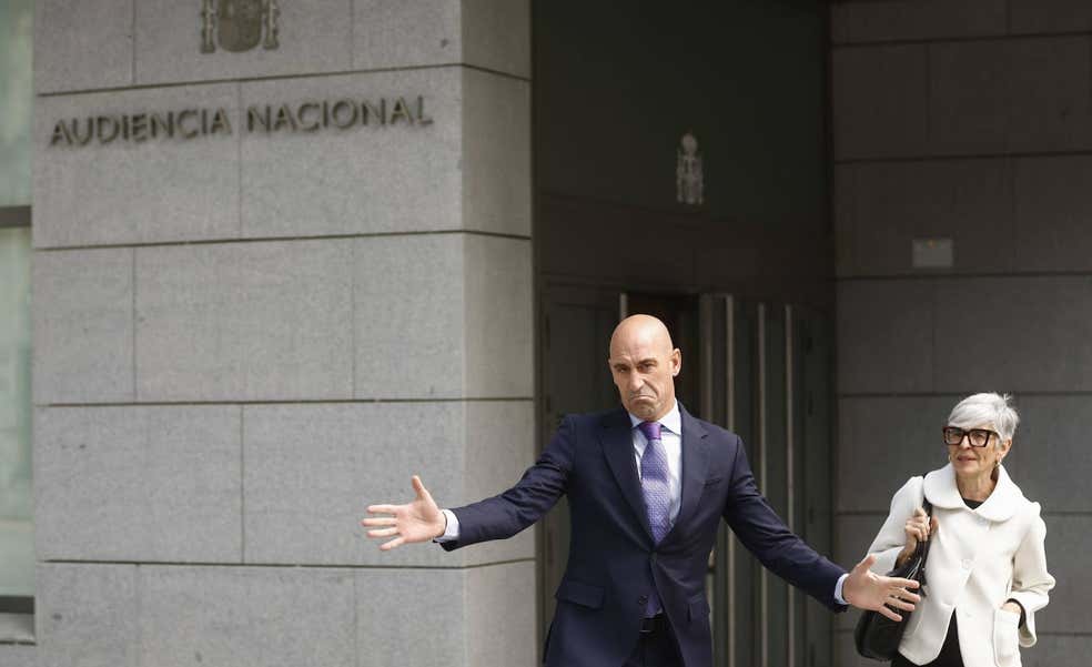La guerra abierta contra la Fiscalía de las defensas del 'Caso Rubiales': apuntan a un movimiento político y una campaña mediática